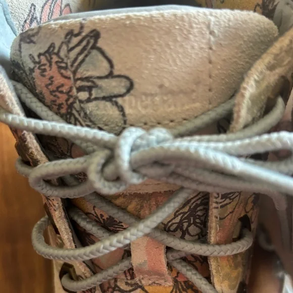 Timberland high top tennis shoes women’s eight - Picture 7 of 8